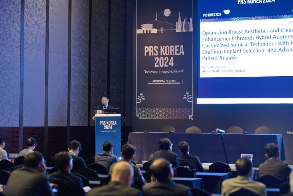 Dr. Sangmun Choi presenting Breast augmentation speech at the PRS Korea conference