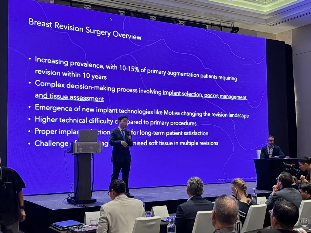 Dr. Sangmun Choi explains about Motiva implant at the APAC summit after performing more than 3000 cases
