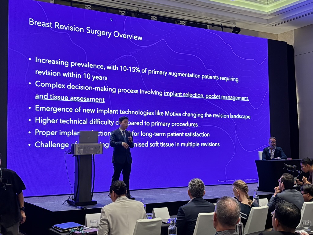 Dr. Sangmun Choi explains about Motiva implant at the APAC summit after performing more than 3000 cases
