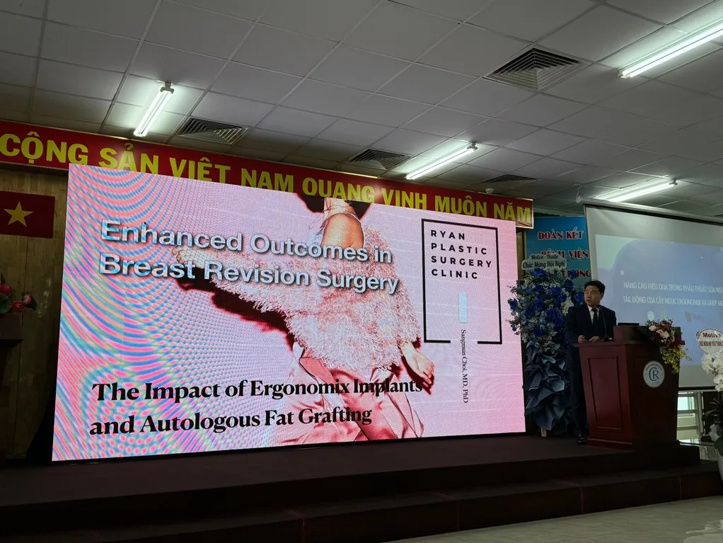 Dr. Sangmun Choi presenting on Ergonomix implants and fat grafting in breast revision surgery at a Vietnam conference
