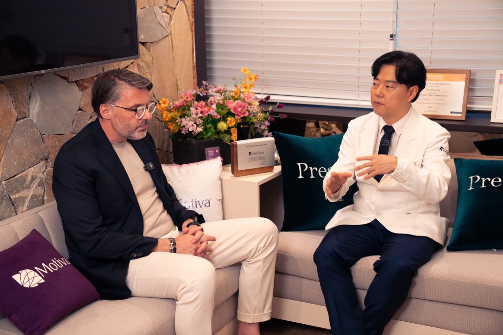 Dr. Sangmun Choi in conversation with Establishment Labs (Motiva) leadership about breast surgery and women's health